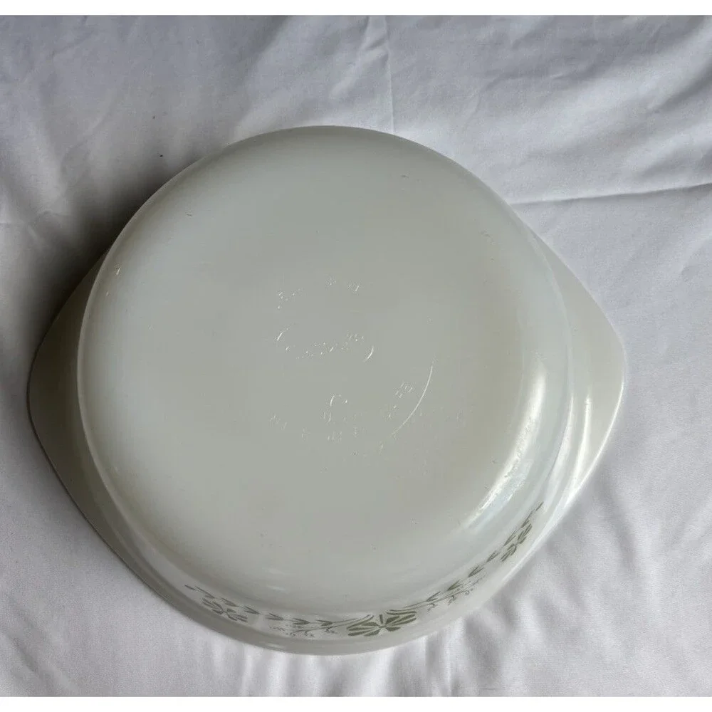 Vintage Glasbake GREEN DAISY 2qt Round Casserole Baking Dish J514 Milk Glass USA